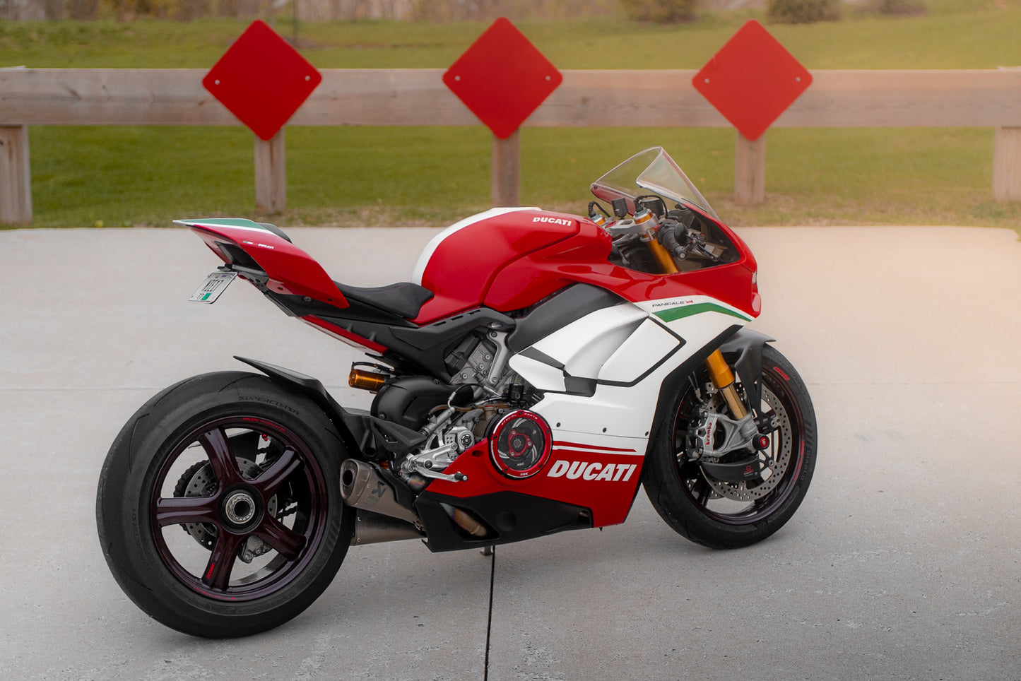 DUCATI V4 SPECIALE DIGITAL ARTWORK