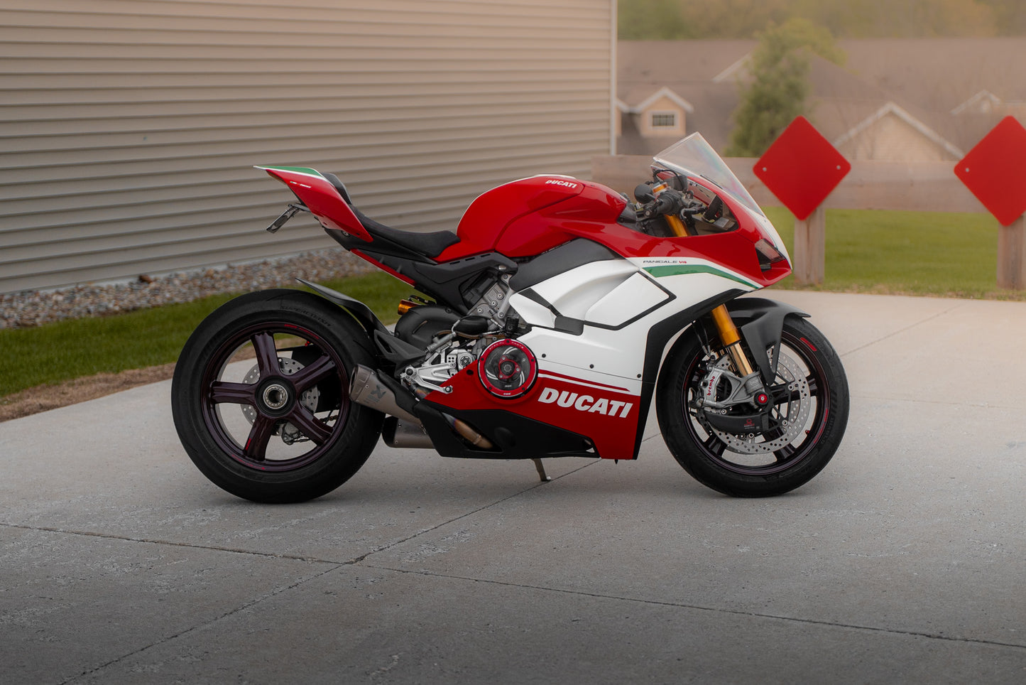 DUCATI V4 SPECIALE DIGITAL ARTWORK